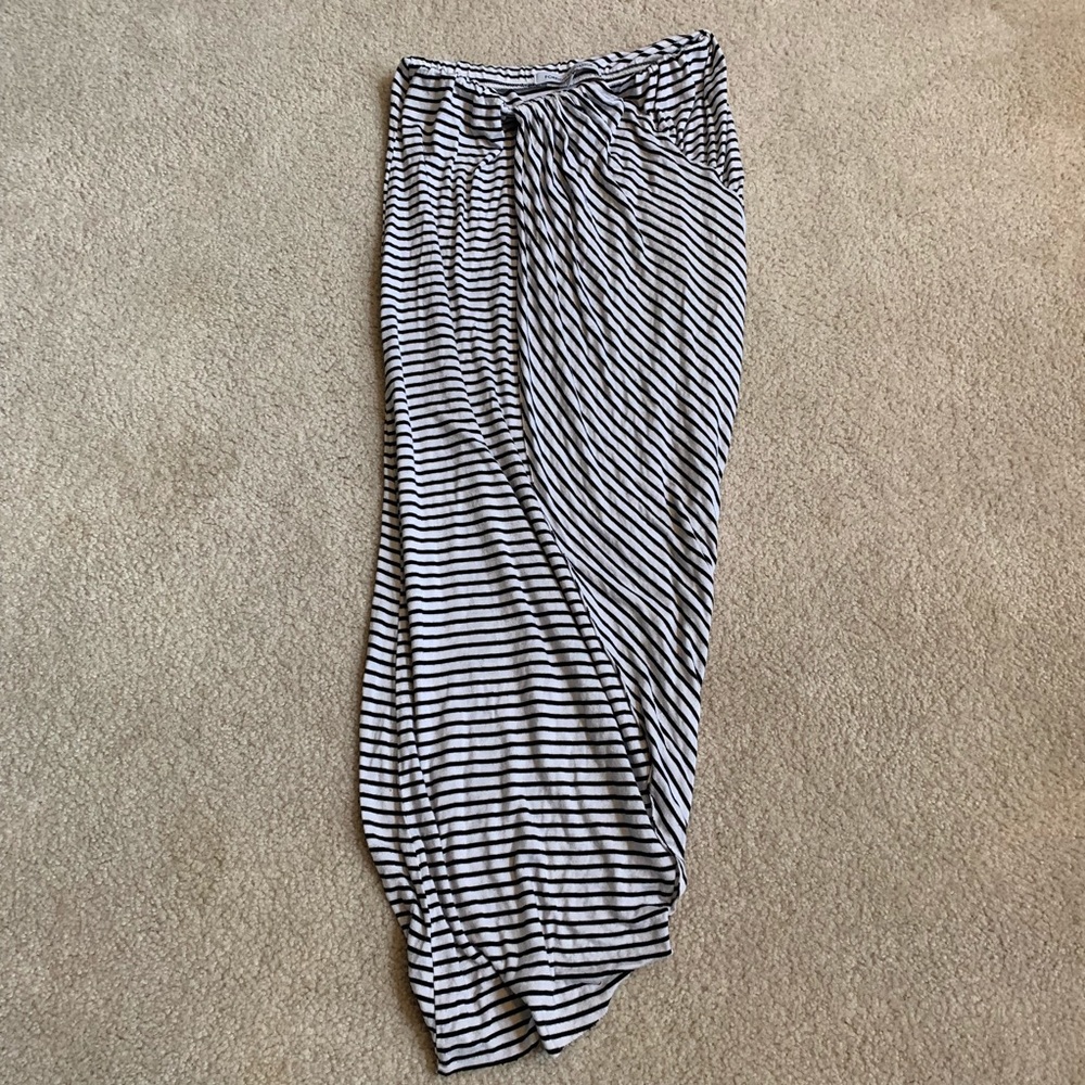 Foreign exchange skirt